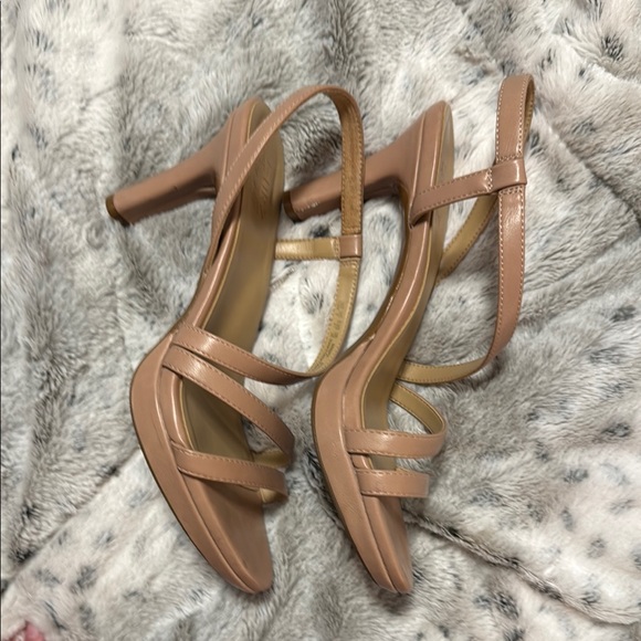 Naturalizer Tan Heels Sleek Design Versatile Style - Picture 3 of 8